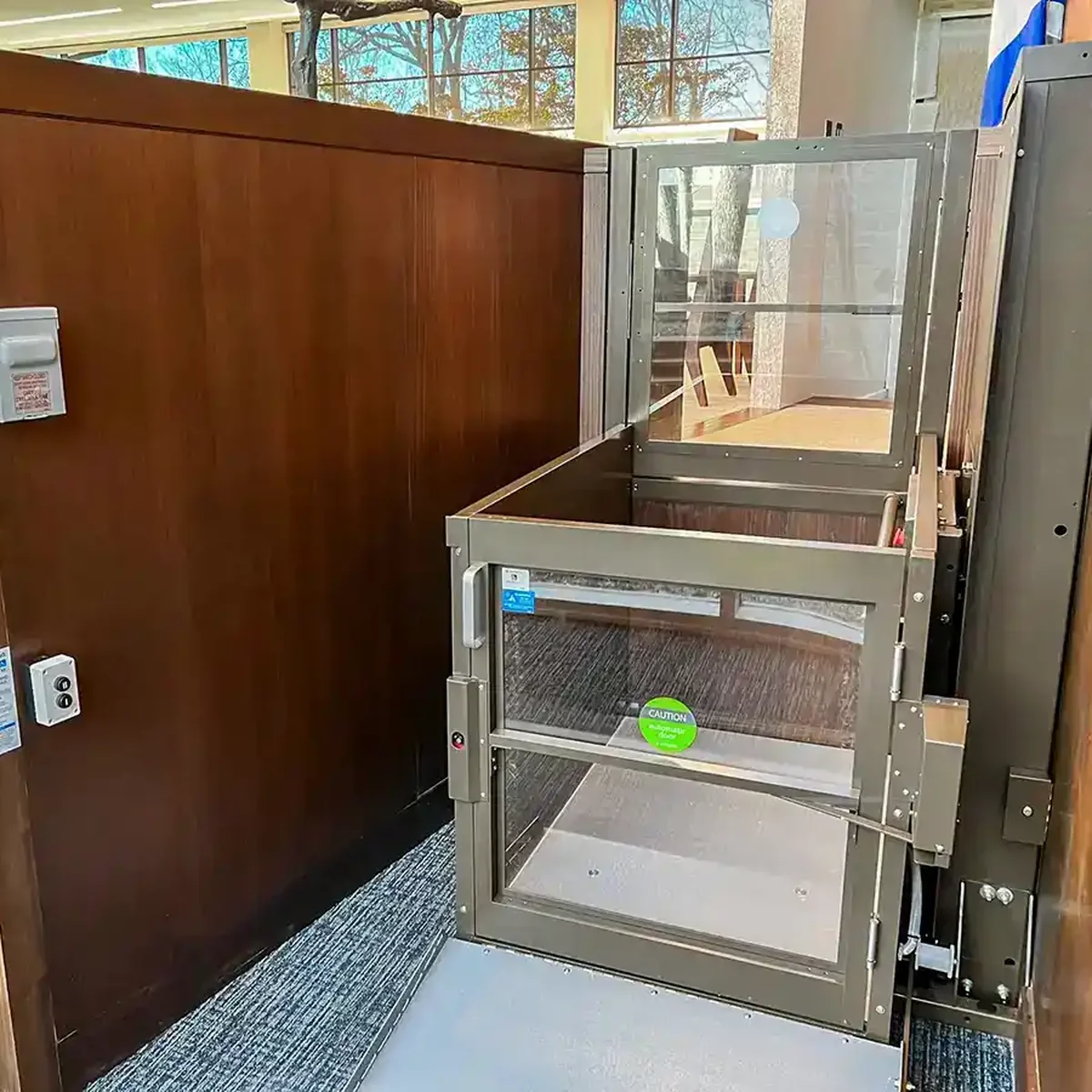 Savaria V-1504 Vertical Platfo